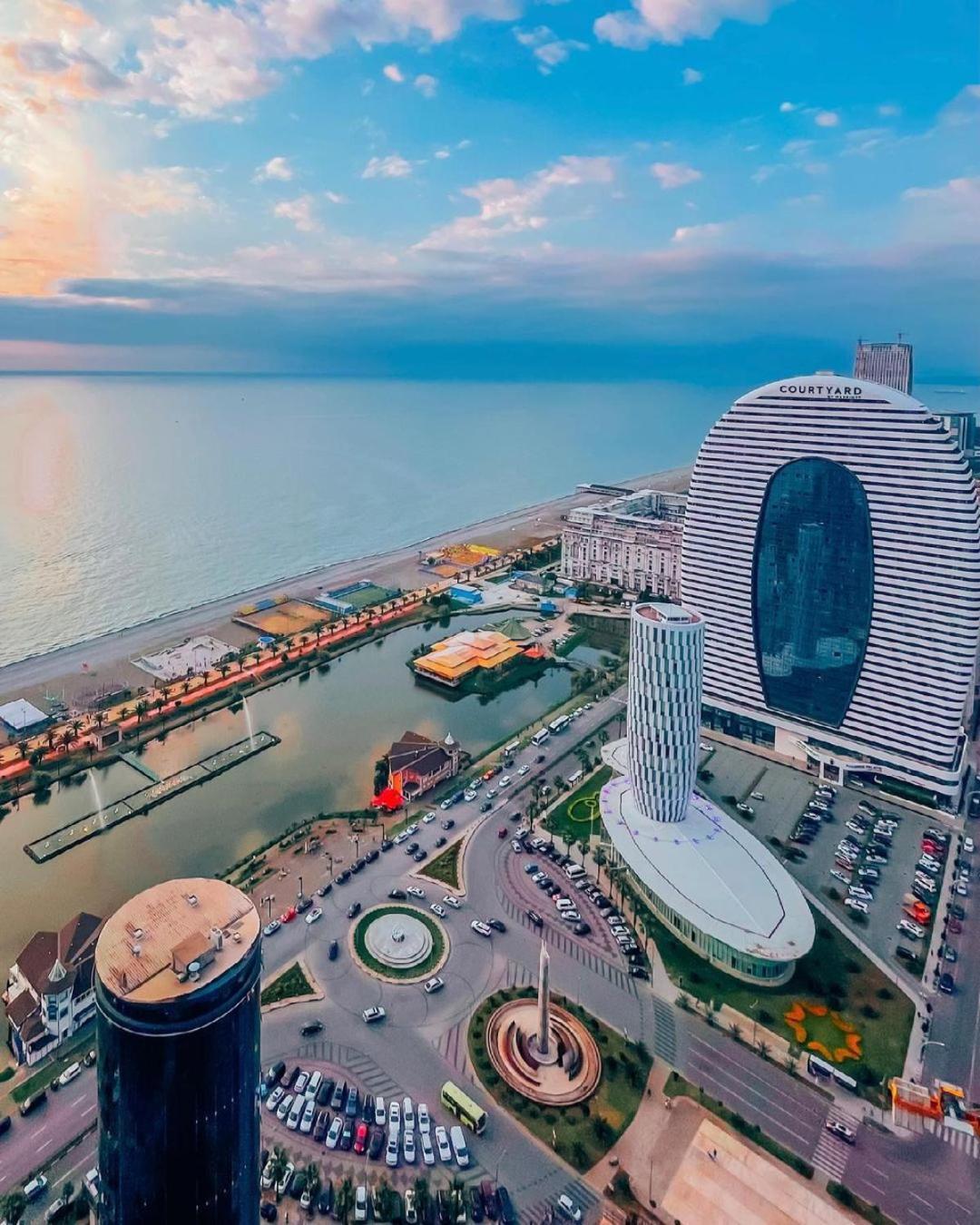 Orbi City Batumi Star Aparthotel Екстериор снимка